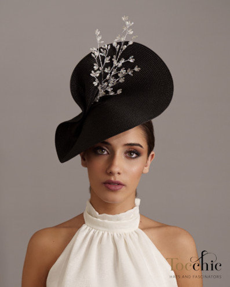 tocado negro y blanco con piedras, tocado joya plateado y negro, invitada boda plateado, tocado para boda, tocado invitada perfecta de boda 0|