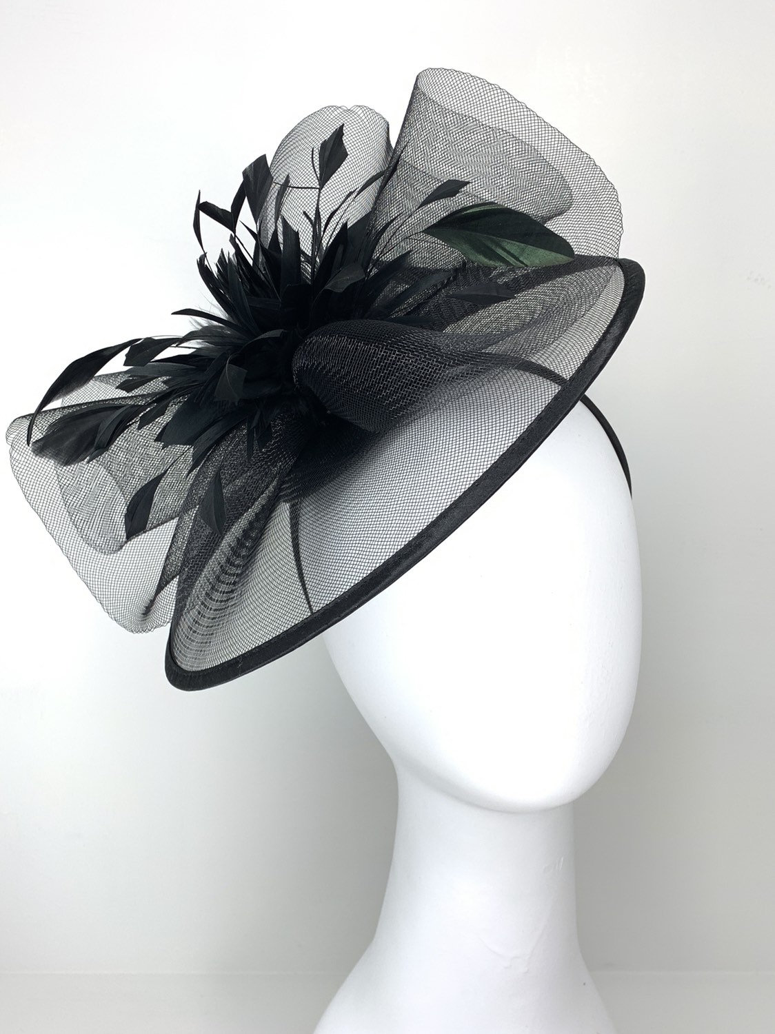 elegante sombrero derby negro, perfecto para eventos o fiestas de té. sombrero derby kentucky para mujer, sombrero elegante con plumas, tocado funerario negro. 3