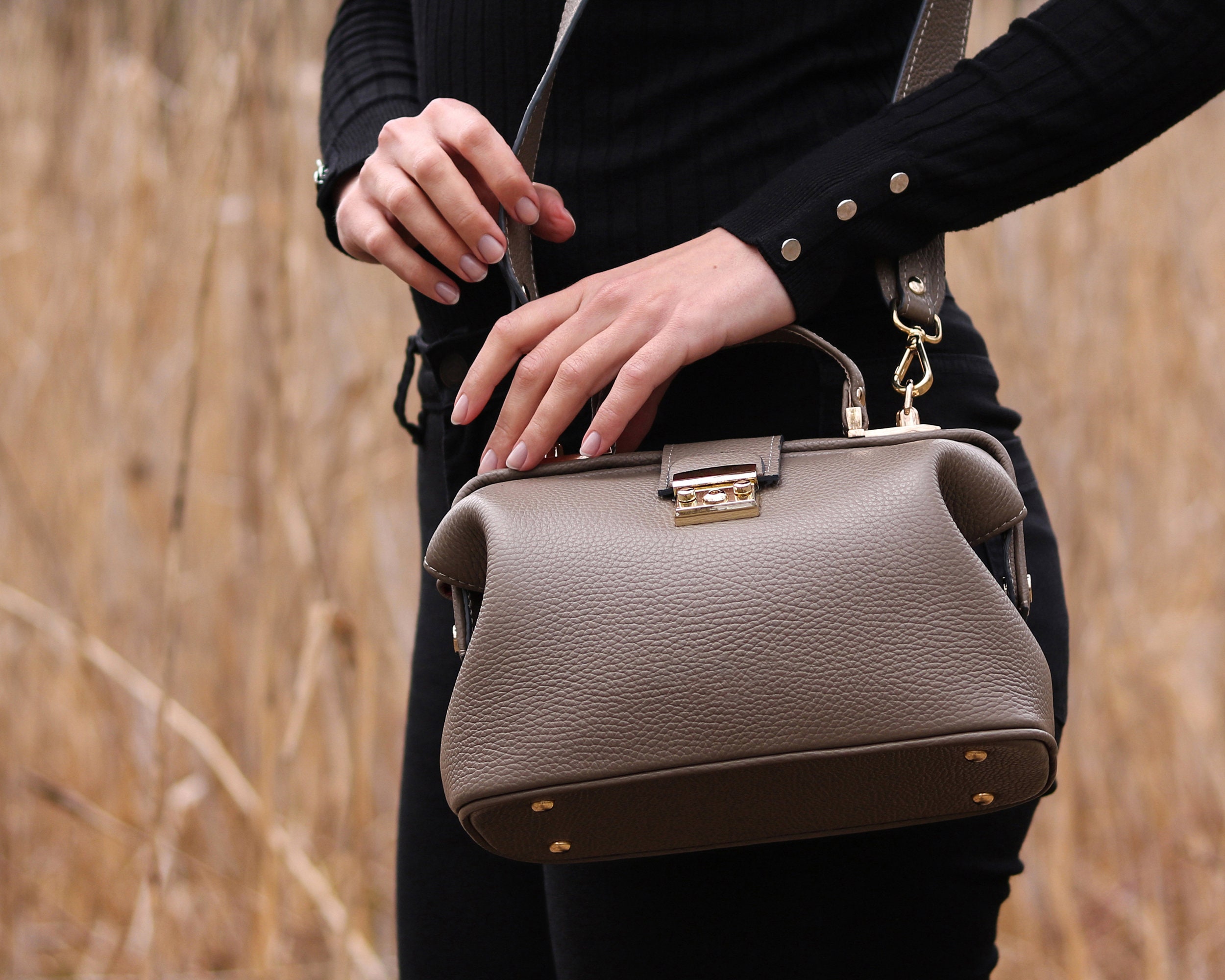 bolso de cuero para doctor bolso moderno para mujer bolso de mano estilo doctor elaborado en suave piel color topo bolso bandolera accesorios para mujer bolso de viaje