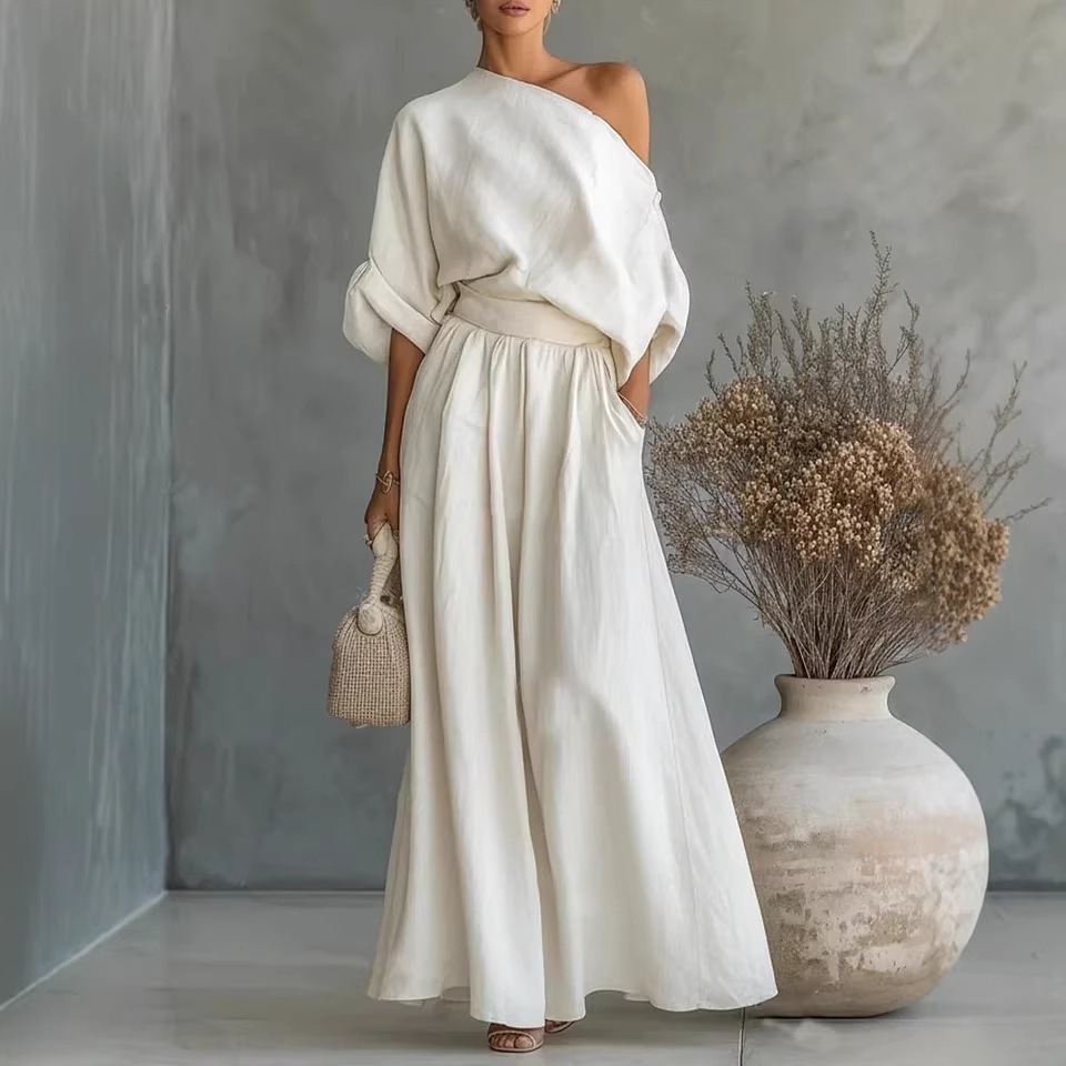 Conjunto de dos piezas: top corto con hombros descubiertos y pantalón. ad482371 aded 4634 88f3 9f5624ed9c35.jpg